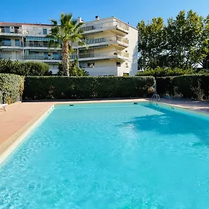 https://studio-climatise-avec-piscine-proche-de-la-mer.fr-provencehotel.com